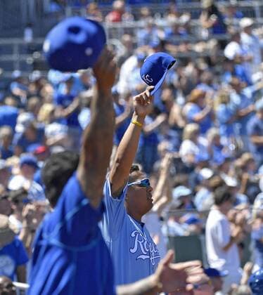 August 21, 2016 - Kansas City, MO, USA - Kansas City Royals Salvador Perez tips his hat after left fielder Alex Gordon made a sliding catch for a bases loaded out on Minnesota Twins Kurt Suzuki in the second inning on Sunday, Aug. 21, 2016 at Kauffman Stadium in Kansas City, Mo. Minnesota Twins vs. Kansas City Royals - ZUMAm67_