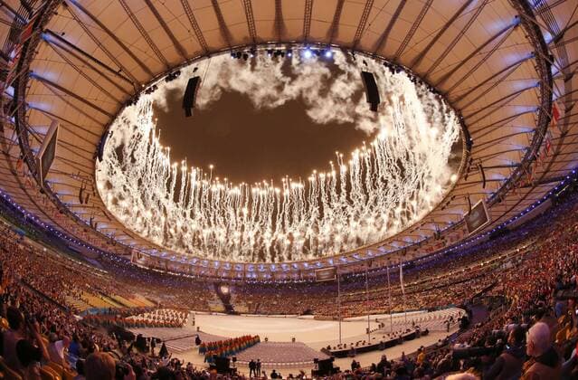 Rio 2016, Abschlussfeier Olympics: Fireworks at closing ceremony Fireworks soar above the Maracana Stadium during the closing ceremony of the Rio de Janeiro Olympics on Aug. 21, 2016. 