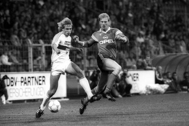Jürgen Klinsmann (VfB Stuttgart) gegen Rob Reekers (VfL Bochum)