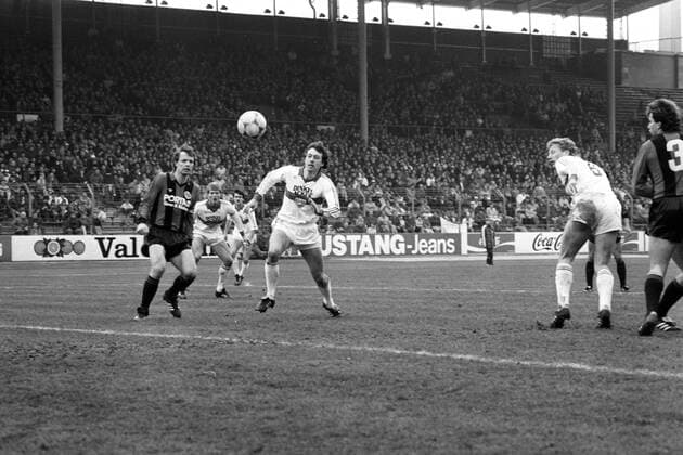 Karl Heinz -Charly- Körbel (Eintracht Frankfurt) gegen Karl Allgöwer (VfB Stuttgart)