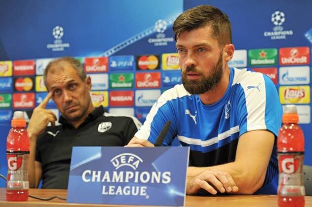 Victoria s coach Roman Pivarnik, left, and goalkeeper Matus Kozacik attend a news conference prior to the 4th qualifying round of football Champions League return match FC Viktoria Pilsen vs PFC Ludogorec Razgrad in Pilsen, Czech Republic, August 22, 2016. (CTKxPhoto PavelxNemecek) CTKPhotoP201608220691301  nmc1