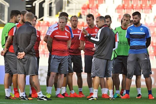 Roman Pivarnik, coach of Victoria Pilsen, speaks to players during the practice session prior to the 4th qualifying round of football Champions League return match FC Viktoria Pilsen vs PFC Ludogorec Razgrad in Pilsen, Czech Republic, August 22, 2016. (CTKxPhoto PavelxNemecek) CTKPhotoP201608220729401  nmc1