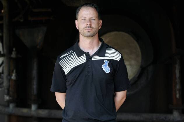 Fußball, 3 Liga, MSV Duisburg Portraettermin Porträt: Fußball, GER, 3.Liga, Porträttermin 2016 2017, MSV Duisburg, Co-Trainer Yontcho Arsov (MSV). Einzelbild, Portrait, Porträt.