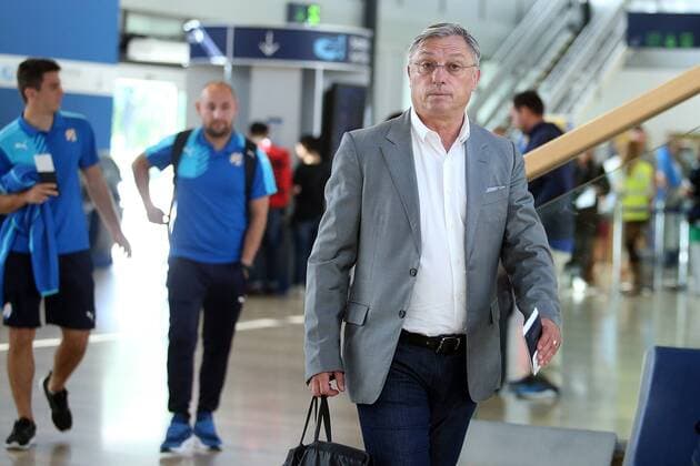 Fußball, CL Quali, Dinamo Zagreb - Abflug nach Salzburg GNK Dinamo leaving on UEFA Champions League play-off game Head coach of GNK Dinamo Zlatko Kranjcar leaving on second leg of UEFA Champions League play-off game against Red Bull Salzburg on Zagreb airport, August 23, 2016 .  GoranxStanzl PIXSELL