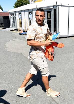 23.08.2016, xfux, Fussball 1.Bundesliga, SV Darmstadt 98 Training, emspor emonline, v.l. Aenis Ben-Hatira (SV Darmstadt 98) in Strassenkleidung auf dem Weg zum Training Darmstadt