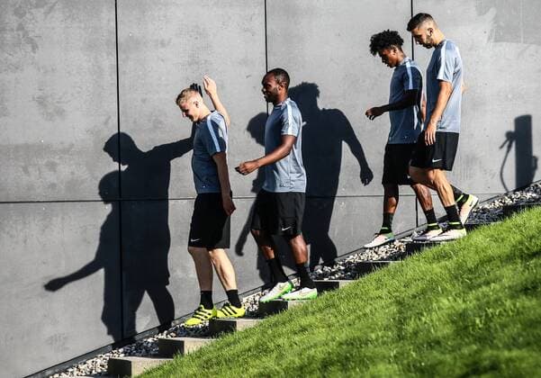 Fußball, CL Quali, Training RB Salzburg SOCCER - UEFA CL quali, RBS vs Zagreb SALZBURG,AUSTRIA,23.AUG.16 - SOCCER - UEFA Champions League, Play-off qualification, Red Bull Salzburg vs GNK Dinamo Zagreb, preview, final training of RBS. Image shows Martin Hinteregger, Reinhold Yabo, Yordy Reyna and Munas Dabbur (RBS). GEPAxpictures xFelixxRoittner
