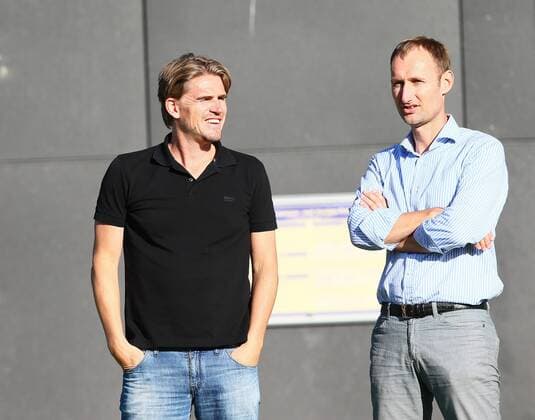 Fußball, CL Quali, Training RB Salzburg SOCCER - UEFA CL quali, RBS vs Zagreb SALZBURG,AUSTRIA,23.AUG.16 - SOCCER - UEFA Champions League, Play-off qualification, Red Bull Salzburg vs GNK Dinamo Zagreb, preview, final training of RBS. Image shows sports coordinator Christoph Freund and CEO Jochen Sauer (RBS). GEPAxpictures xFelixxRoittner