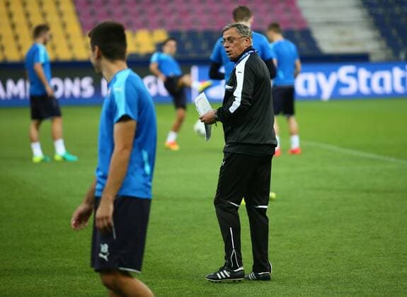 SOCCER - UEFA CL quali, RBS vs Zagreb SALZBURG,AUSTRIA,23.AUG.16 - SOCCER - UEFA Champions League, Play-off qualification, Red Bull Salzburg vs GNK Dinamo Zagreb, preview, final training of Zagreb. Image shows head coach Zlatko Kranjcar (Zagreb). GEPAxpictures xFelixxRoittner