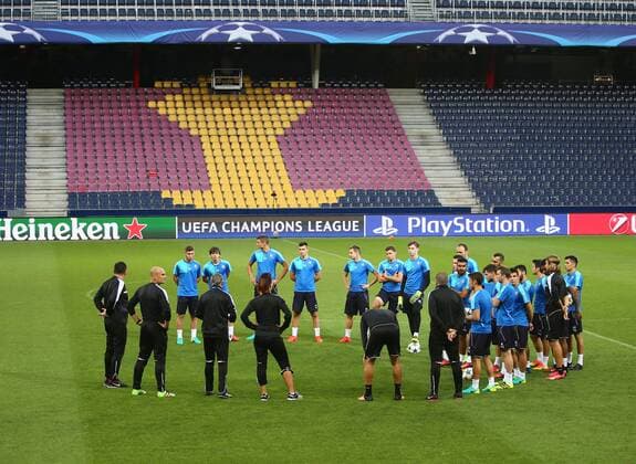SOCCER - UEFA CL quali, RBS vs Zagreb SALZBURG,AUSTRIA,23.AUG.16 - SOCCER - UEFA Champions League, Play-off qualification, Red Bull Salzburg vs GNK Dinamo Zagreb, preview, final training of Zagreb. Image shows the team of Zagreb. GEPAxpictures xFelixxRoittner