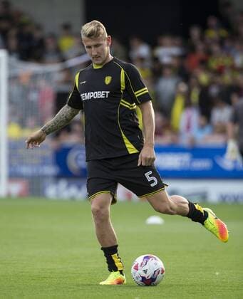 23.08.2016. Pirelli Stadium, Burton on Trent, England. EFL Cup Football. Burton Albion versus Liverpool. Burton Albion& x2019;s Kyle McFadzean warming up with the ball before the match. xRolandxHarrisonx  ActionPlus11779456