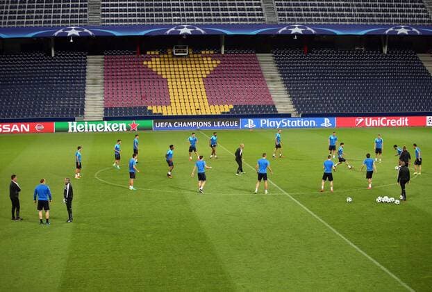 SOCCER - UEFA CL quali, RBS vs Zagreb SALZBURG,AUSTRIA,23.AUG.16 - SOCCER - UEFA Champions League, Play-off qualification, Red Bull Salzburg vs GNK Dinamo Zagreb, preview, final training of Zagreb. Image shows the team of RBS. GEPAxpictures xFelixxRoittner