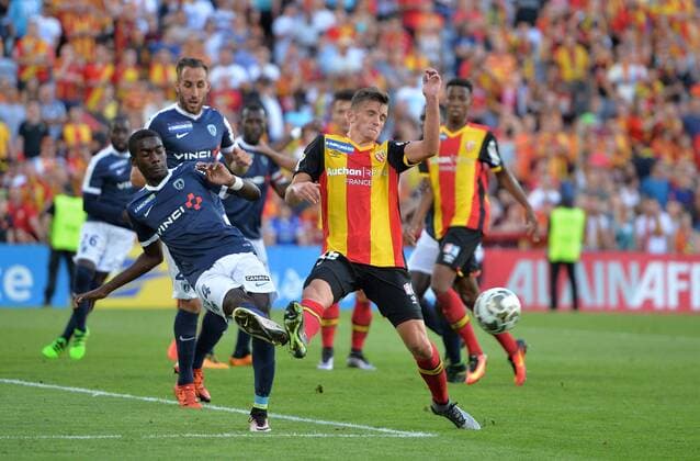 Eden Massouema (pfc) - Hugo Robert (len) FOOTBALL : Lens vs Paris FC - Coupe de la Ligue - 2nd tour - 23 08 2016 AnthonyBIBARD FEP Panoramic 