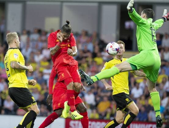 23.08.2016. Pirelli Stadium, Burton on Trent, England. EFL Cup Football. Burton Albion versus Liverpool. Liverpool forward Roberto Firmino heads the ball to score Liverpool s second goal of the match after 22 minutes. xRolandxHarrisonx  ActionPlus11779464