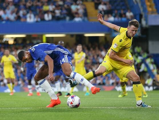 Chelsea s Ruben Loftus-Cheek tussles with Bristol Rovers Luke James during the EFL Cup match at the Stamford Bridge Stadium, London. Picture date August 23rd, 2016 Pic David Klein Sportimage EDITORIAL USE ONLY. No use with unauthorised audio, video, data, fixture lists, club league logos or live services. Online in-match use limited to 120 images, no video emulation. No use in betting, games or single club league player publications.