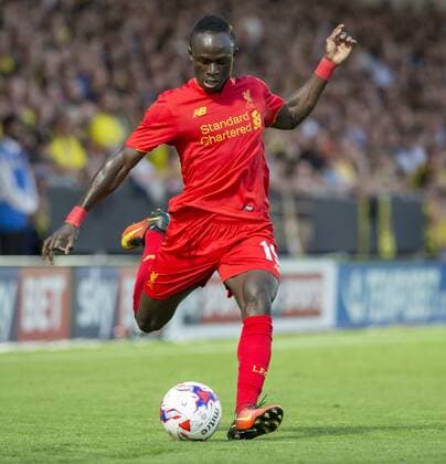 23.08.2016. Pirelli Stadium, Burton on Trent, England. EFL Cup Football. Burton Albion versus Liverpool. Liverpool forward Sadio Mane crossing the ball in to the Burton goal area. xRolandxHarrisonx  ActionPlus11779493