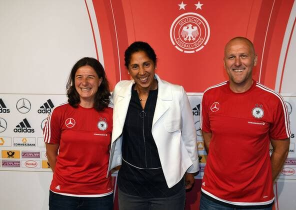 24.08.2016, xjhx, Fussball DFB Damen, Pressekonferenz Vorstellung Trainerteam um Steffi Jones, emspor, v.l. Co Trainerin Verena Hagedorn (Deutschland), Trainerin Steffi Jones (Deutschland), Co Trainer Markus Hoegner (Deutschland) Frankfurt am Main