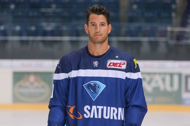 DEL, ERC Ingolstadt - Porträttermin DEL - Eishockey - ERC Ingolstadt - Saison 2016 2017 - Portraits Foto - Training - Darryl Boyce (ERC 10) DEL - ERC Ingolstadt - Saison 2015 2016 Portraits Foto - Training