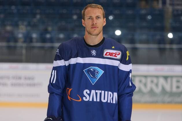 DEL, ERC Ingolstadt - Porträttermin DEL - Eishockey - ERC Ingolstadt - Saison 2016 2017 - Portraits Foto - Training - Benedikt Schopper (ERC 11) DEL - ERC Ingolstadt - Saison 2015 2016 Portraits Foto - Training