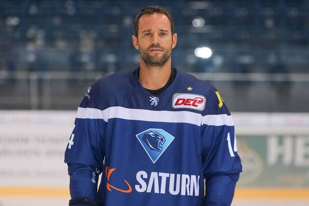 DEL, ERC Ingolstadt - Porträttermin DEL - Eishockey - ERC Ingolstadt - Saison 2016 2017 - Portraits Foto - Training - Dustin Friesen (ERC 14) DEL - ERC Ingolstadt - Saison 2015 2016 Portraits Foto - Training