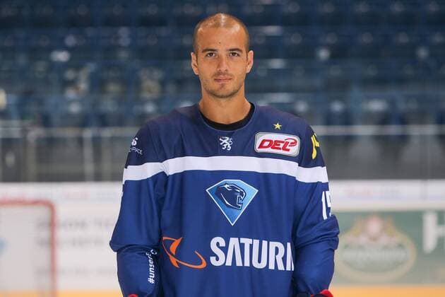 DEL, ERC Ingolstadt - Porträttermin DEL - Eishockey - ERC Ingolstadt - Saison 2016 2017 - Portraits Foto - Training - John Laliberte (ERC 15) DEL - ERC Ingolstadt - Saison 2015 2016 Portraits Foto - Training