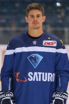 DEL, ERC Ingolstadt - Porträttermin DEL - Eishockey - ERC Ingolstadt - Saison 2016 2017 - Portraits Foto - Training - Martin Buchwieser (ERC 16) DEL - ERC Ingolstadt - Saison 2015 2016 Portraits Foto - Training