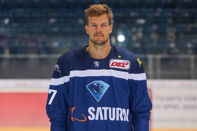 DEL, ERC Ingolstadt - Porträttermin DEL - Eishockey - ERC Ingolstadt - Saison 2016 2017 - Portraits Foto - Training - Petr Taticek (ERC 17) DEL - ERC Ingolstadt - Saison 2015 2016 Portraits Foto - Training