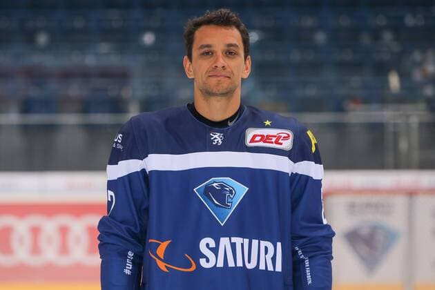 DEL, ERC Ingolstadt - Porträttermin DEL - Eishockey - ERC Ingolstadt - Saison 2016 2017 - Portraits Foto - Training - Brian Salcido (ERC 22) DEL - ERC Ingolstadt - Saison 2015 2016 Portraits Foto - Training
