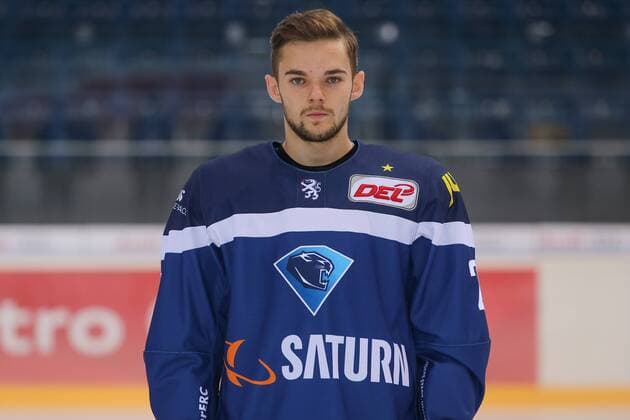 DEL, ERC Ingolstadt - Porträttermin DEL - Eishockey - ERC Ingolstadt - Saison 2016 2017 - Portraits Foto - Training - Christoph Kiefersauer (ERC 21) DEL - ERC Ingolstadt - Saison 2015 2016 Portraits Foto - Training