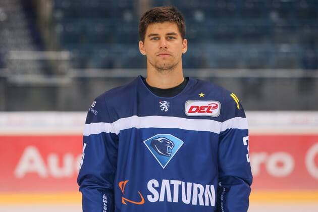 DEL, ERC Ingolstadt - Porträttermin DEL - Eishockey - ERC Ingolstadt - Saison 2016 2017 - Portraits Foto - Training - Benedikt Kohl (ERC 34) DEL - ERC Ingolstadt - Saison 2015 2016 Portraits Foto - Training