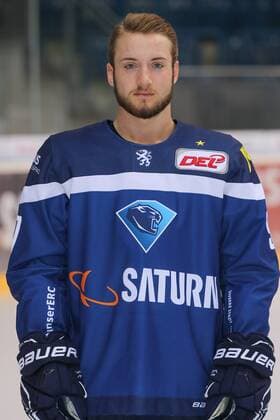 DEL, ERC Ingolstadt - Porträttermin DEL - Eishockey - ERC Ingolstadt - Saison 2016 2017 - Portraits Foto - Training - Simon Schütz (ERC 97) DEL - ERC Ingolstadt - Saison 2015 2016 Portraits Foto - Training