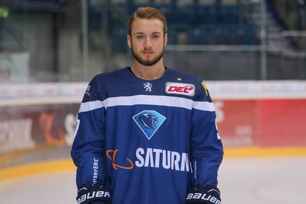 DEL, ERC Ingolstadt - Porträttermin DEL - Eishockey - ERC Ingolstadt - Saison 2016 2017 - Portraits Foto - Training - Simon Schütz (ERC 97) DEL - ERC Ingolstadt - Saison 2015 2016 Portraits Foto - Training