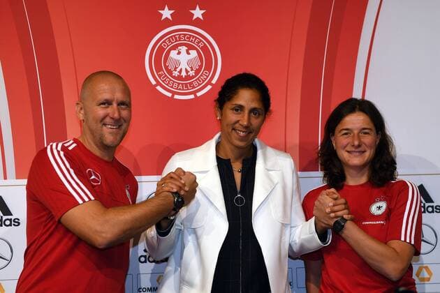 24.08.2016, xjhx, Fussball DFB Damen, Pressekonferenz Vorstellung Trainerteam um Steffi Jones, emspor, v.l. Co Trainer Markus Hoegner (Deutschland), Trainerin Steffi Jones (Deutschland), Co Trainerin Verena Hagedorn (Deutschland) Frankfurt am Main