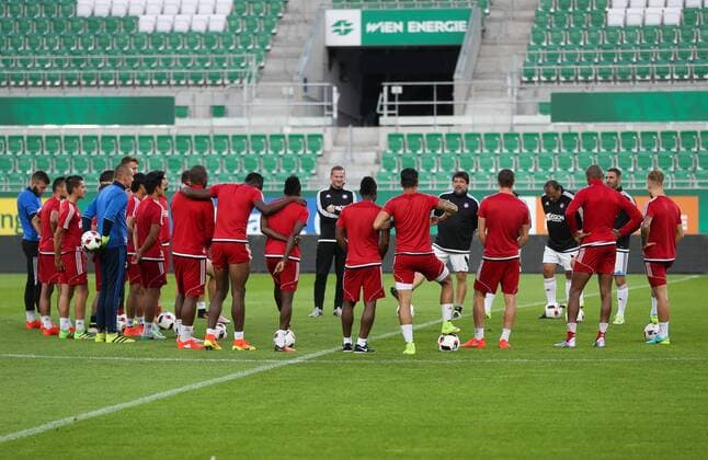 SOCCER - UEFA EL quali, Rapid vs Trencin VIENNA,AUSTRIA,24.AUG.16 - SOCCER - UEFA Europa League, Play-off qualification, SK Rapid Wien vs FK AS Trencin, preview, training of Trencin. Image shows the team of Trencin.eywords: Wien Energie. GEPAxpictures xPhilippxBrem