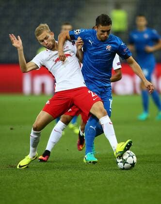 SOCCER - UEFA CL quali, RBS vs Zagreb SALZBURG,AUSTRIA,24.AUG.16 - SOCCER - UEFA Champions League, Play-off qualification, Red Bull Salzburg vs GNK Dinamo Zagreb. Image shows Konrad Laimer (RBS) and Josip Pivaric (Zagreb). GEPAxpictures xFelixxRoittner