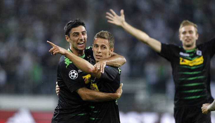 Thorgan Hazard of Moenchengladbach (R) celebrates scoring the 1:0 goal with Lars Stindl of Moenchengladbach during the championsleague qualification match between Borussia Moenchengladbach and BSC Young Boys, Borussiapark in Moenchengladbach on August 24., 2016. Borussia Mönchengladbach vs. Young Boys Bern in der Champions League Qualifikation der Saison 2016 2017 am 24.August 2016.