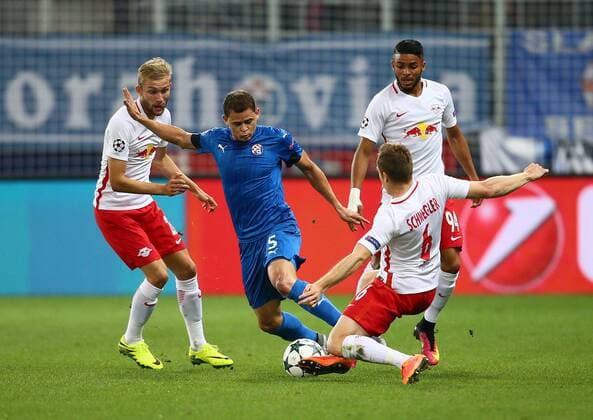 SOCCER - UEFA CL quali, RBS vs Zagreb SALZBURG,AUSTRIA,24.AUG.16 - SOCCER - UEFA Champions League, Play-off qualification, Red Bull Salzburg vs GNK Dinamo Zagreb. Image shows Konrad Laimer (RBS), Jonas (Zagreb), Christian Schwegler and Maciel Wanderson (RBS). GEPAxpictures xFelixxRoittner
