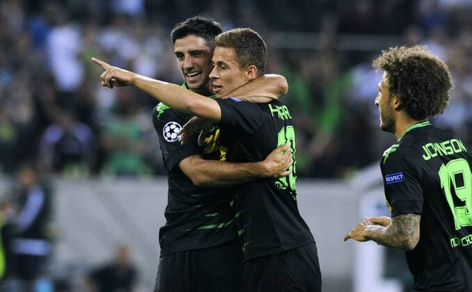 Fussball, Qualifikation zur UEFA Champions League, Herren, Saison 2016 2017, Rückspiel, Borussia Park Mönchengladbach, Bor. Mönchengladbach, BMG (schwarz) - Young Boy Bern (weiss); Jubel Thorgan Hazard (Gladbach) nach seinem Tor zum 1:0, zusammen mit Lars Stindl (Gladbach) und Fabian Johnson (Gladbach). Jubel, Freude, Aktion.