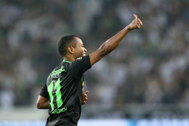 Raffael (Moenchengladbach) jubelt mit ausgestrecktem Daumen nach seinem Tor zum 5:0 beim Spiel Borussia Moenchengladbach vs. BSC Young Boys Bern, Fussball, Champions League-Qualifikation, 24.08.2016 Moenchengladbach Copyright: xHommes Eibner-Pressefotox EP_MHS