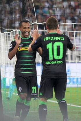 v.l. Thorgan Hazard (Moenchengladbach) und Raffael (Moenchengladbach) umarmen sich jubelnd nach dem Tor zum 5:0 durch Raffael (Moenchengladbach) beim Spiel Borussia Moenchengladbach vs. BSC Young Boys Bern, Fussball, Champions League-Qualifikation, 24.08.2016 Moenchengladbach Copyright: xHommes Eibner-Pressefotox EP_MHS
