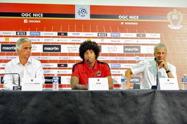 Fußball, OGC Nizza präsentiert Neuzugang Dante Jean Pierre Rivere (president OGCNice) - Dante - Lucien Favre (entraineur OGCNice) FOOTBALL : Conference De Presse Dante - OGC Nice - 24 08 2016 NorbertScanella Panoramic 