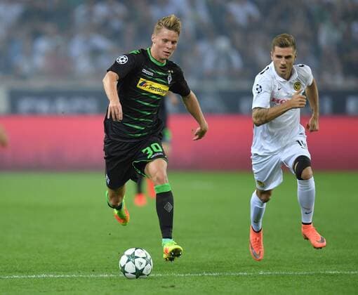 24.08.2016, Fussball, Saison 2016 2017, Champions League Qualifikation, Play-off, Borussia Moenchengladbach - Young Boys Bern 6:1, Nico Elvedi (Borussia Moenchengladbach), li., gegen Thorsten Schick (Bern)