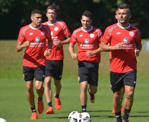 23.08.2016, xtkx, Fussball 1.Bundesliga, FSV Mainz 05 Training, emspor, v.l. Leon Balogun (Mainz 05) , Levin Oeztunali (Mainz 05), Jose Rodriguez (Mainz 05) , Mainz