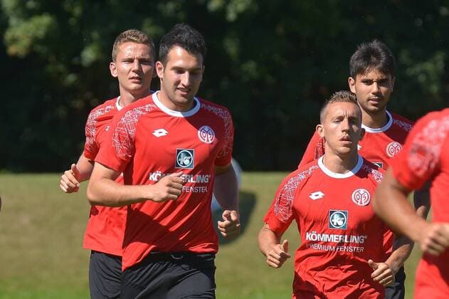 23.08.2016, xtkx, Fussball 1.Bundesliga, FSV Mainz 05 Training, emspor, v.l. Levin Oeztunali (Mainz 05), Mainz
