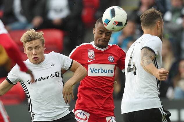 SOCCER - UEFA EL quali, Rosenborg vs A.Wien TRONDHEIM,NORWAY,25.AUG.16 - SOCCER - UEFA Europa League, Play-off qualification, BK Rosenborg Trondheim vs FK Austria Wien. Image shows Jonas Svensson (Rosenborg), Felipe Pires (A.Wien) and Tore Reginiussen (Rosenborg). GEPAxpictures xChristianxOrt