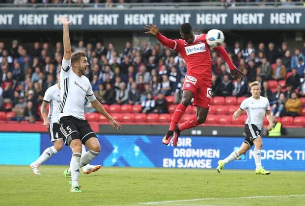 SOCCER - UEFA EL quali, Rosenborg vs A.Wien TRONDHEIM,NORWAY,25.AUG.16 - SOCCER - UEFA Europa League, Play-off qualification, BK Rosenborg Trondheim vs FK Austria Wien. Image shows Holmar Eyjolfsson (Rosenborg) and Olarenwaju Kayode (A.Wien). GEPAxpictures xChristianxOrt