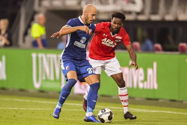 Fußball, EL Quali, AZ Alkmaar - Vojvodina Novi Sad (L-R) Nemanja Miletic of FK Vojvodina, Levi Garcia of AZ Alkmaarduring the Europa League match between AZ and FK Vojvodina on august 25, 2016 at the AFAS Stadium in Alkmaar, the Netherlands AZ v FK Vojvodina Europa League 2016 2017 xVIxGerritxvanxKeulenxIVx 6099626