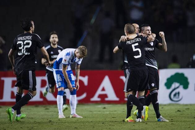 160825 Karabachs Reynaldo jublar efter 2-0 under fotbollsmatchen i kvalet till Europa League mellan Karabach och IFK Göteborg den 25 augusti 2016 i Baku.  Copyright: JOHANNAxLUNDBERG BB160825JL063