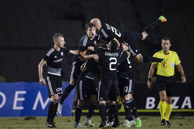 160825 Karabachs spelare jublar efter 1-0 under fotbollsmatchen i kvalet till Europa League mellan Karabach och IFK Göteborg den 25 augusti 2016 i Baku.  Copyright: JOHANNAxLUNDBERG BB160825JL073