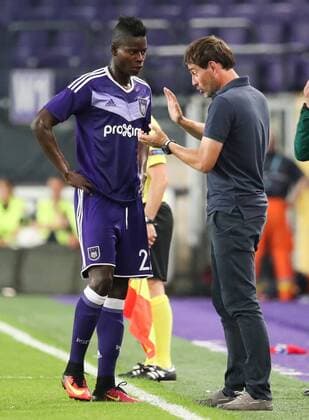 Anderlecht s Idrissa Doumbia and Anderlecht s head coach Rene Weiler pictured during a match between Belgian first league soccer team RSC Anderlecht against Czech Slavia Prague, the return leg of the playoff round in the Europa League competition, Thursday 25 August 2016, in Anderlecht, Brussels. First leg ended on 0-3 in Czech Republic. VIRGINIExLEFOUR  x04918874x