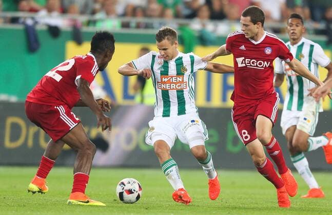 SOCCER - UEFA EL quali, Rapid vs Trencin VIENNA,AUSTRIA,25.AUG.16 - SOCCER - UEFA Europa League, Play-off qualification, SK Rapid Wien vs FK AS Trencin. Image shows Christopher Udeh (Trencin), Louis Schaub (Rapid) and James Lawrence (Trencin). Keywords: Wien Energie. GEPAxpictures xPhilippxBrem